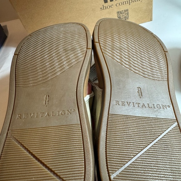 New Women's Tan Sandals sz 12B shoreline shimmer flip flops Waco - Picture 5 of 5